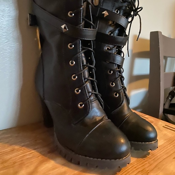 Lace up high heel boots - brand new - Picture 2 of 7
